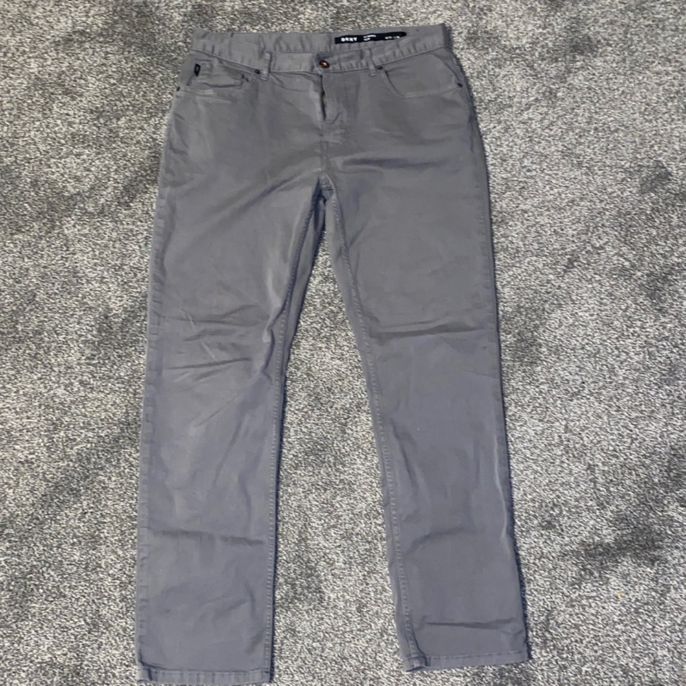 🩶NWOT🩶 DKNY Mens slim fit dark grey khaki pants, size 33W 30L